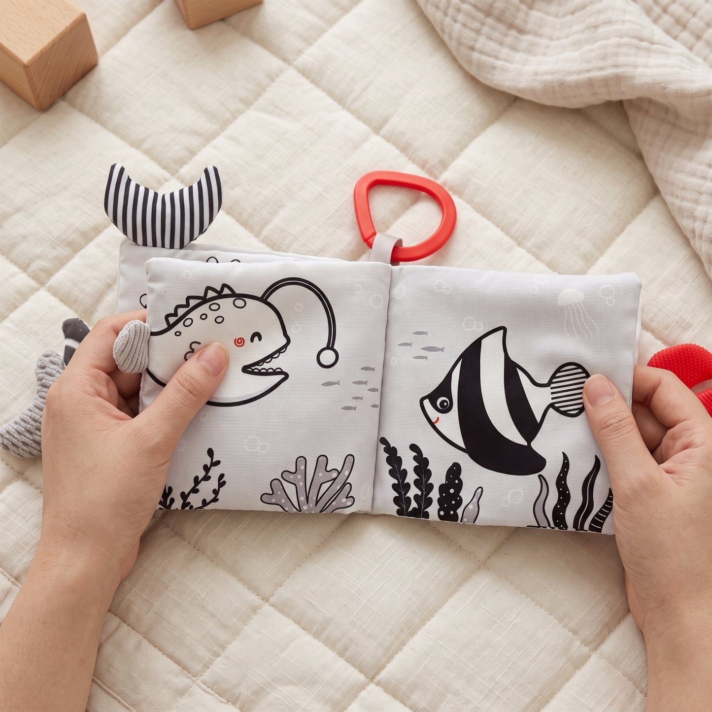 Little Manta Sensory Baby Cloth Book