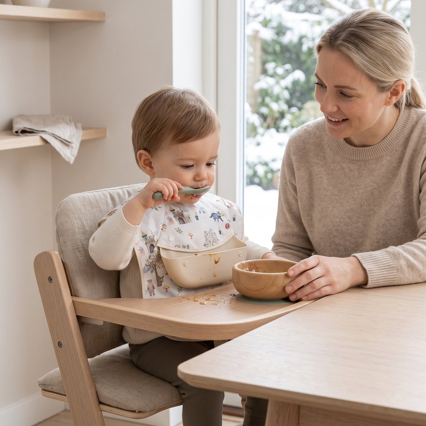 Little Manta Foldable Catch-All Mealtime Smock