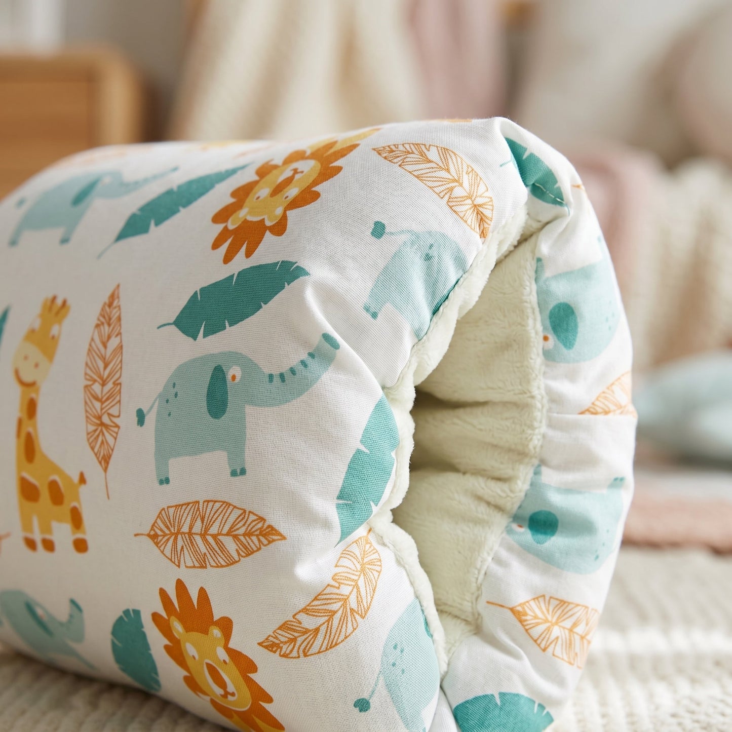 Little Manta Feeding Arm Pillow