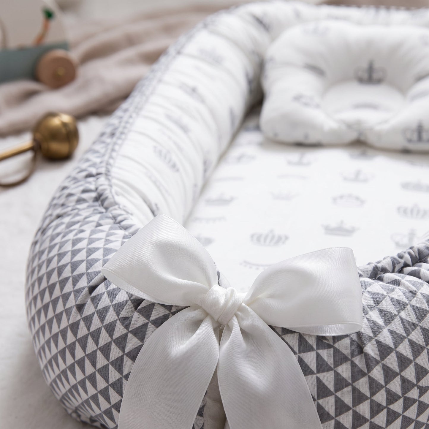 Little Manta Portable Baby Lounger Nest