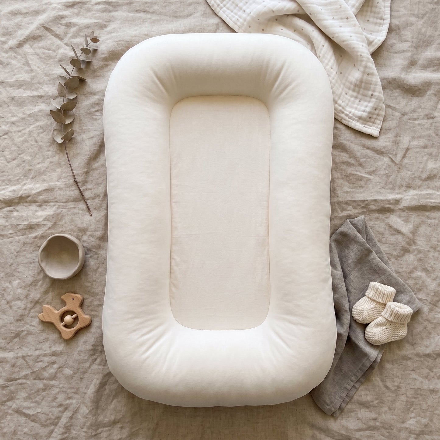 Little Manta Pastel Baby Lounger Nest